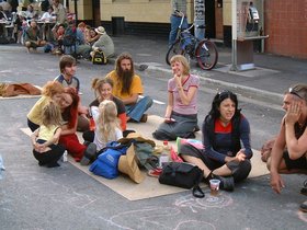 ../2000/03/24-AUS-rts-hindley-sitting-sit.jpg