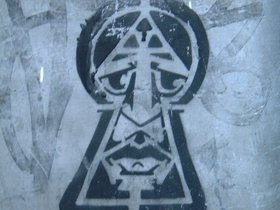 ../2000/10/14-graffiti-weird-face.jpg