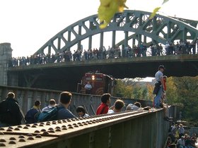 ../2001/10/21-walk-regatta-train.jpg