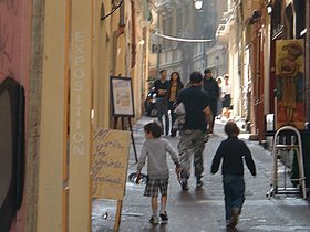 ../2001/11/3-nice-FRA-street.jpg