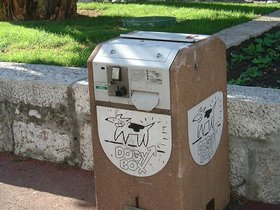 ../2001/11/4-nice-FRA-dog-crapper.jpg