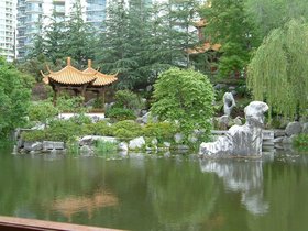 ../2002/10/10-sydney-AUS-chinese-garden-pond.jpg