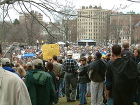 ../2003/03/29-boston-MA-commons-protest-crowd.jpg