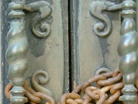 ../2003/08/31-brooklyn-NY-locked-door.jpg