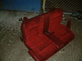 ../2003/09/27-brooklyn-NY-williamsburg-old-car-seat.jpg