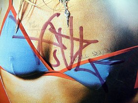 ../2004/02/21-brooklyn-NY-smell-sexism-graffiti.jpg