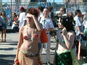 ../2007/06/23-brooklyn-NY-mermaid_parade-parade_4.jpg
