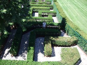 ../2007/07/12-staten_island-NY-snug_harbor-garden-castle-maze-joseph.jpg