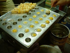 ../2007/08/05-1933-by_nora-night-market-eggs-on-stick-bynora.jpg