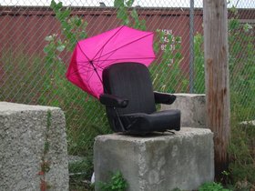 ../2007/10/07-1356-brooklyn-NY-chair.jpg
