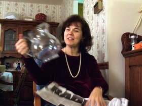 ../2009/12/25-1943-baltimore-MD-holiday-dot-mom-pitcher.jpg