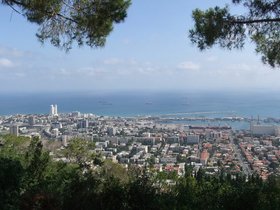../2011/08/07-1342-haifa-ISR-garden-bhai-germantown-pano.jpg