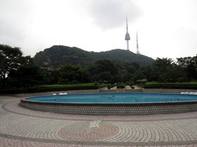 28-0847-fountain-KOR-namsan-tower-seoul.jpg