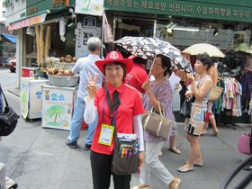 29-1308-KOR-person-insadong-seoul.jpg