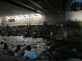 30-2132-people-KOR-cheonggyecheon-seoul.jpg