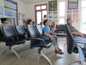 ../2012/08/01-1129-kid-KOR-train-room-sea-waiting.jpg