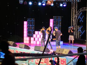 01-2018-ladies-KOR-beach-concert-gangneung.jpg