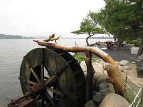 02-1011-KOR-lake-gangneung-gyeongpo-waterwheel.jpg