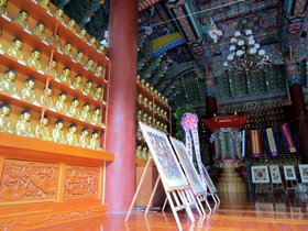 06-1438-KOR-buddha-temple-seoul.jpg
