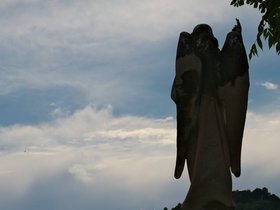 15-1605-cemetery-vis-HRV-island-ruins.jpg