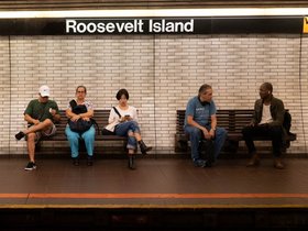 ../2018/10/10-1907-subway-NYC-NY-street.jpg