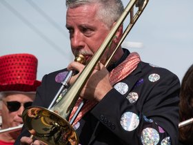 13-1206-honk_parade-parade.jpg