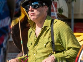 13-1227-honk_parade-parade.jpg