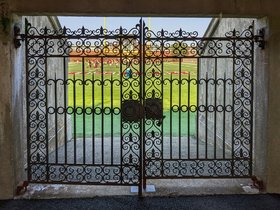 ../2022/09/10-1525-harvard-gate-stadium.jpg