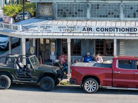 ../2025/04/17-1839-street-new_orleans-LA-store.jpg