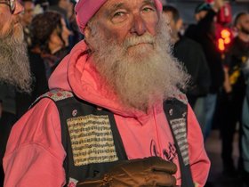 ../2025/10/09-1946-honk-night-street.jpg