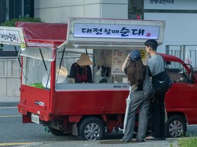 ../2026/07/27-1856-KOR-by_nora-daejeon-food-street-truck.jpg