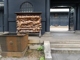03-1604-JPN-temple-tokyo.jpg